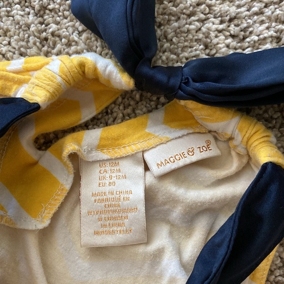 Two tunic-style tops (Carter’s , Maggie & Zoe), 12 months size - Picture 6 of 15